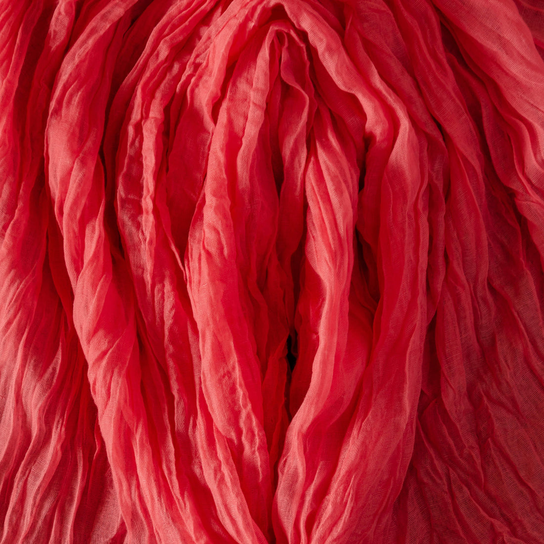 Rotes Tuch, das eine Vulva darstellen soll